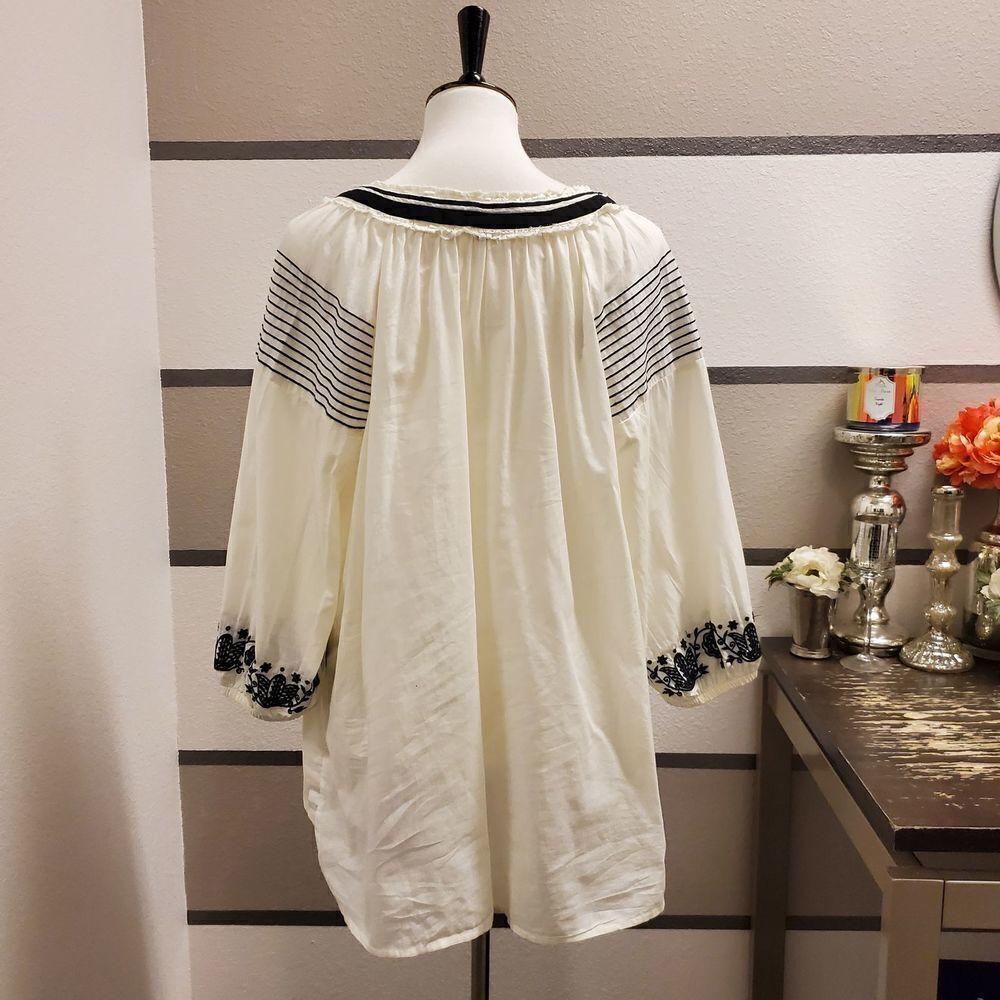 Lane Bryant Black/White Peasant Top Sz 18/20 - Picture 2 of 3